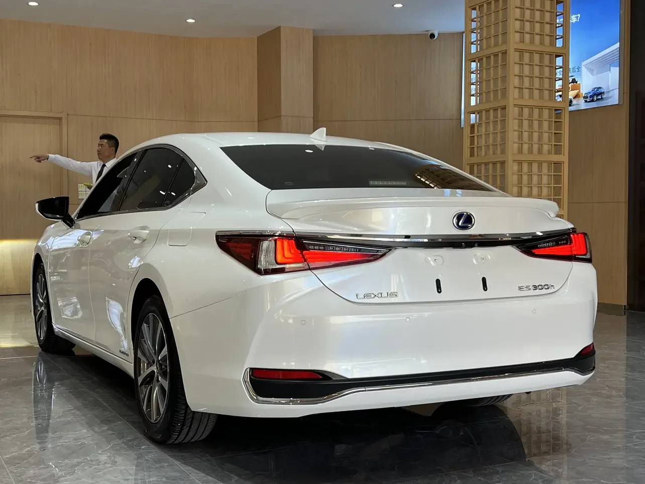Lexus ES