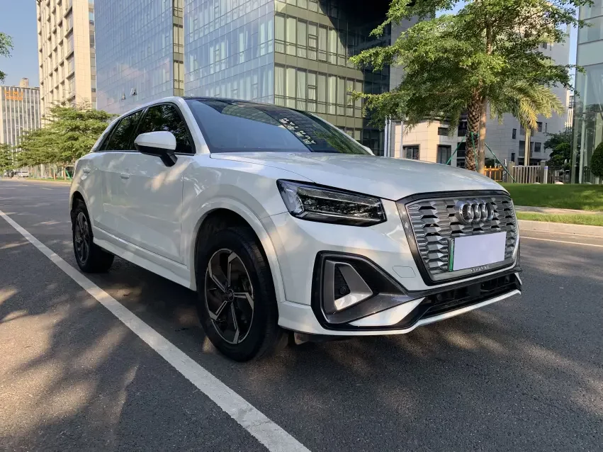 Audi Q2L e-tron