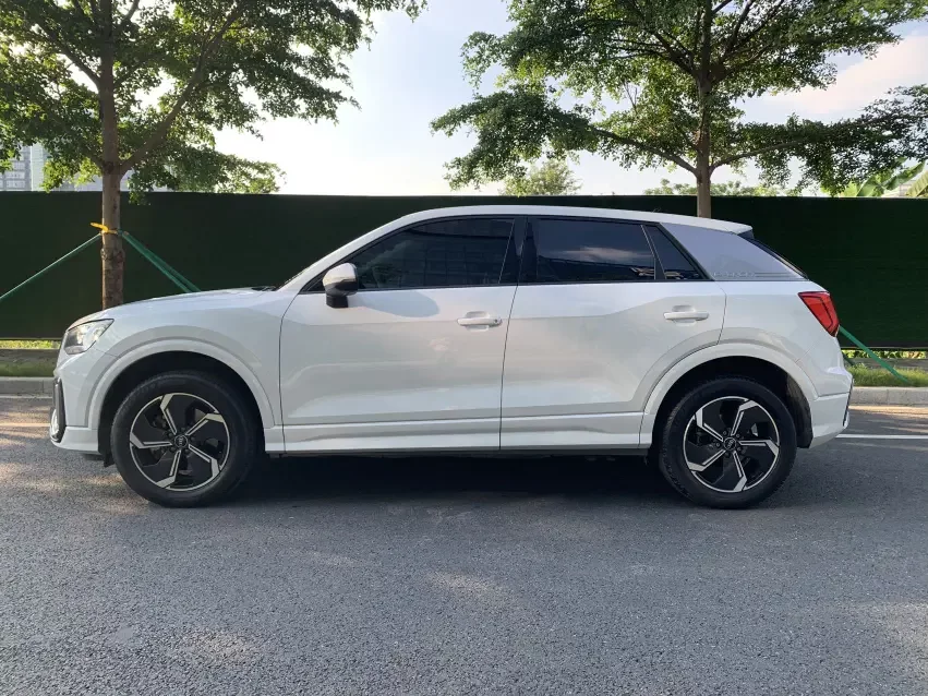 Audi Q2L e-tron