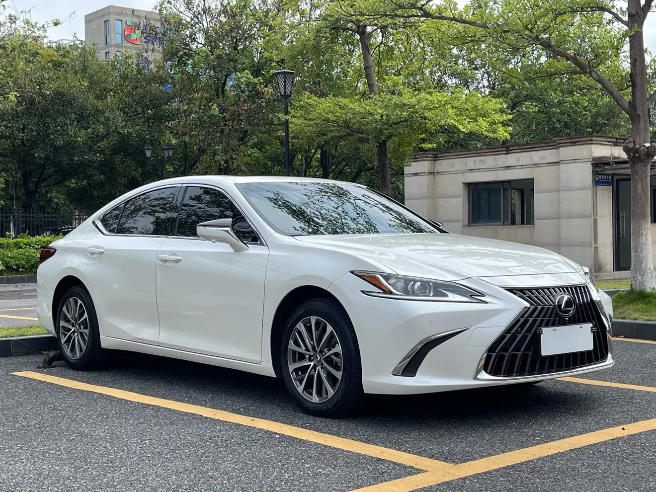 Lexus ES