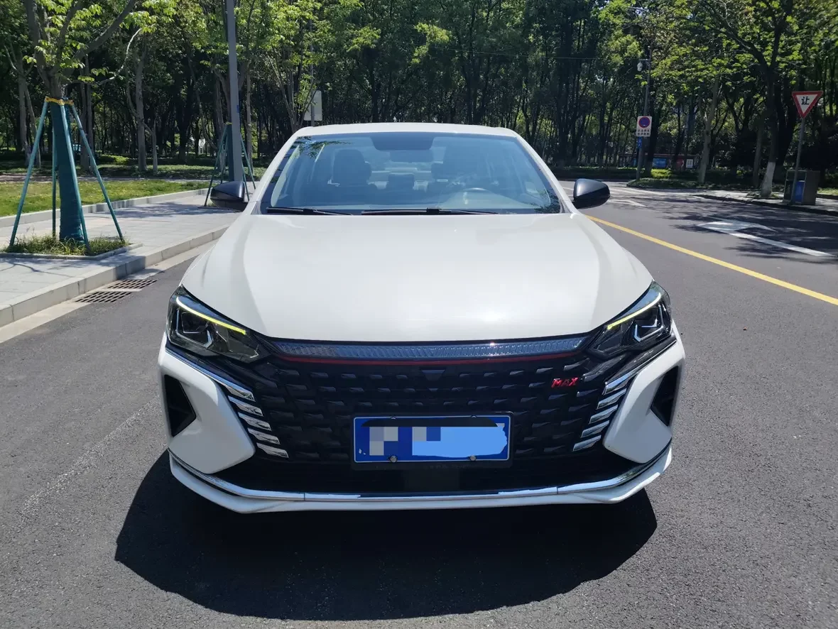 Dongfeng Yixuan MAX