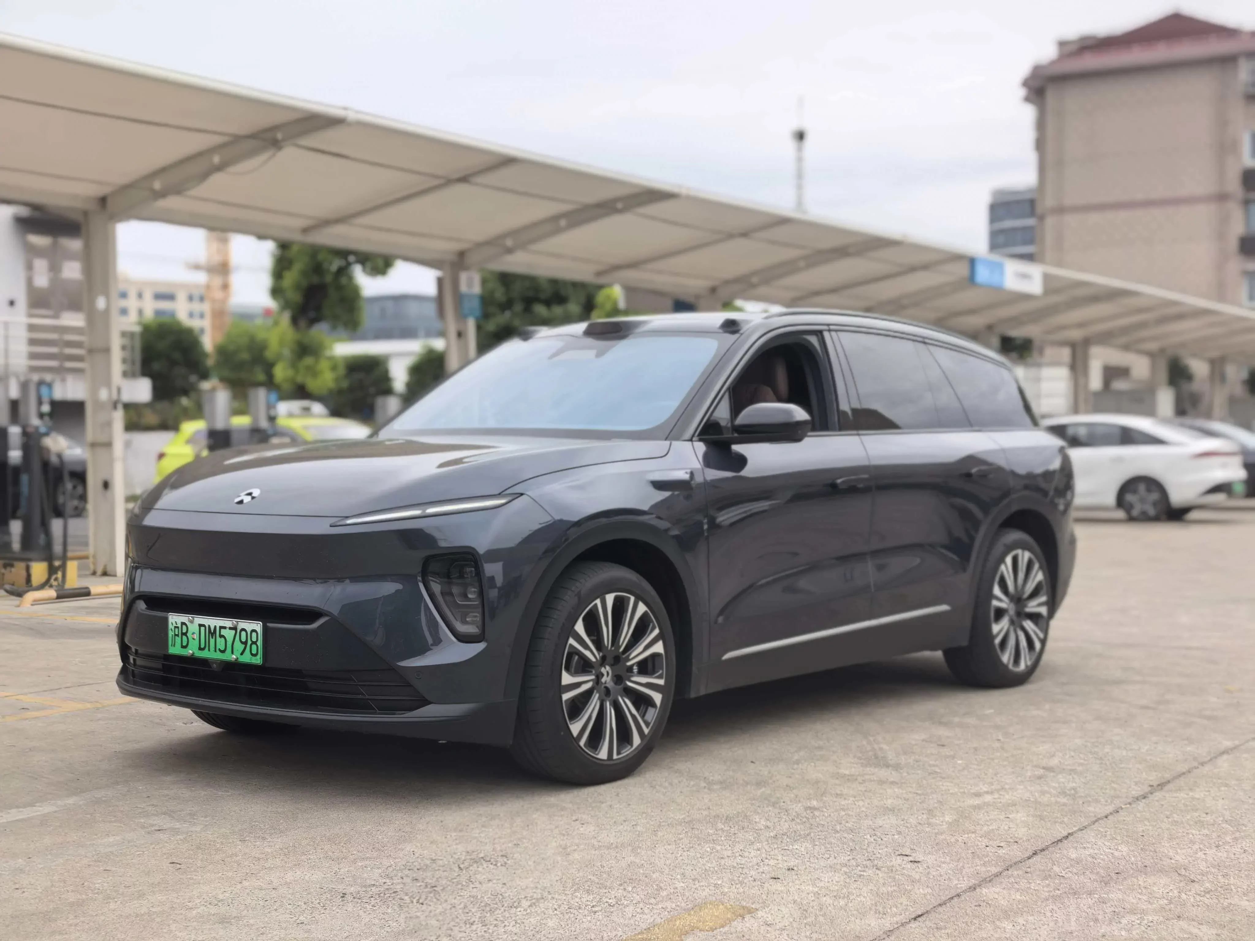 NIO ES8