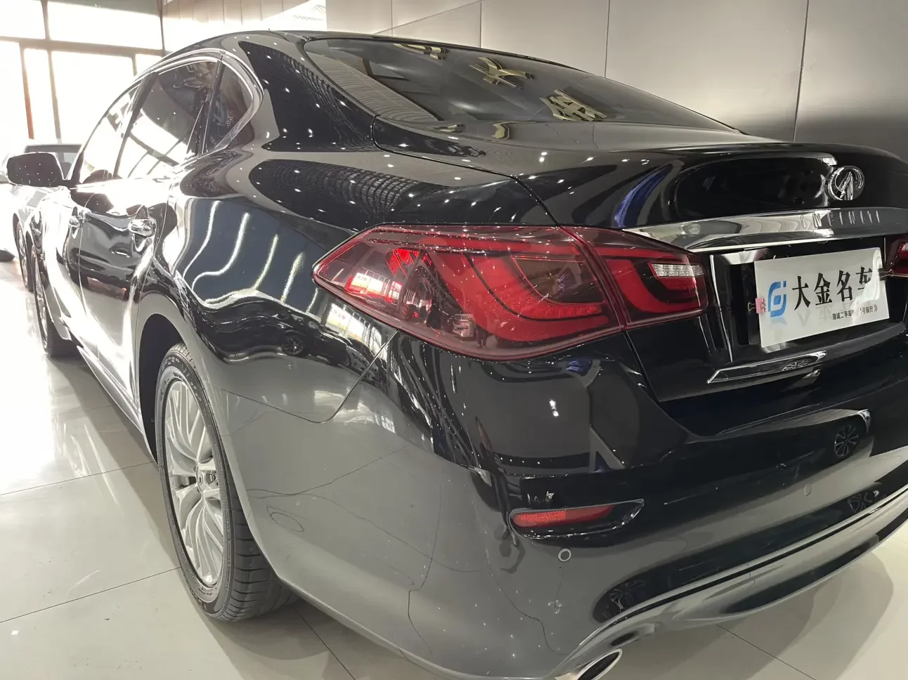 Infiniti Q70