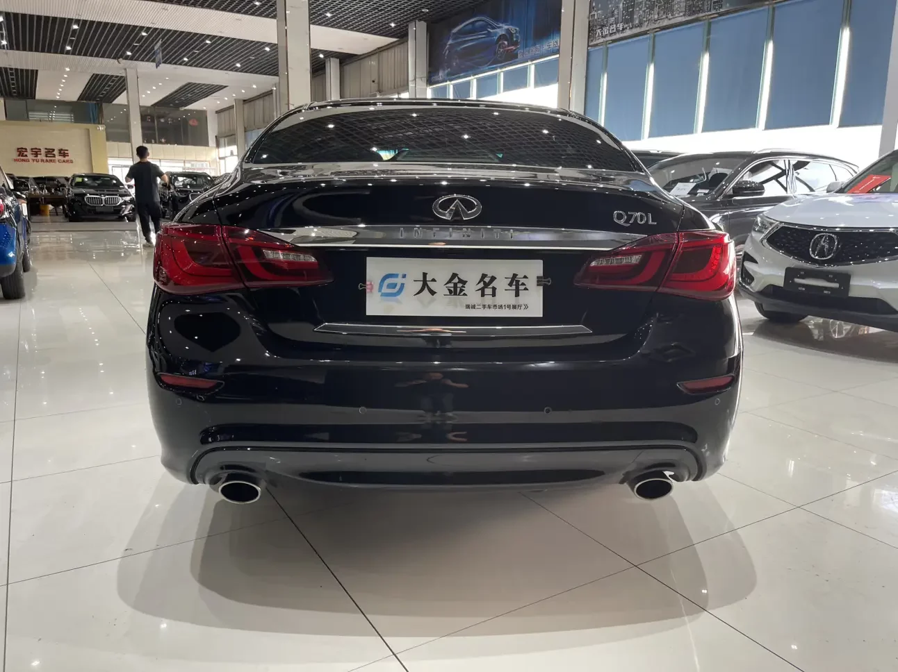 Infiniti Q70
