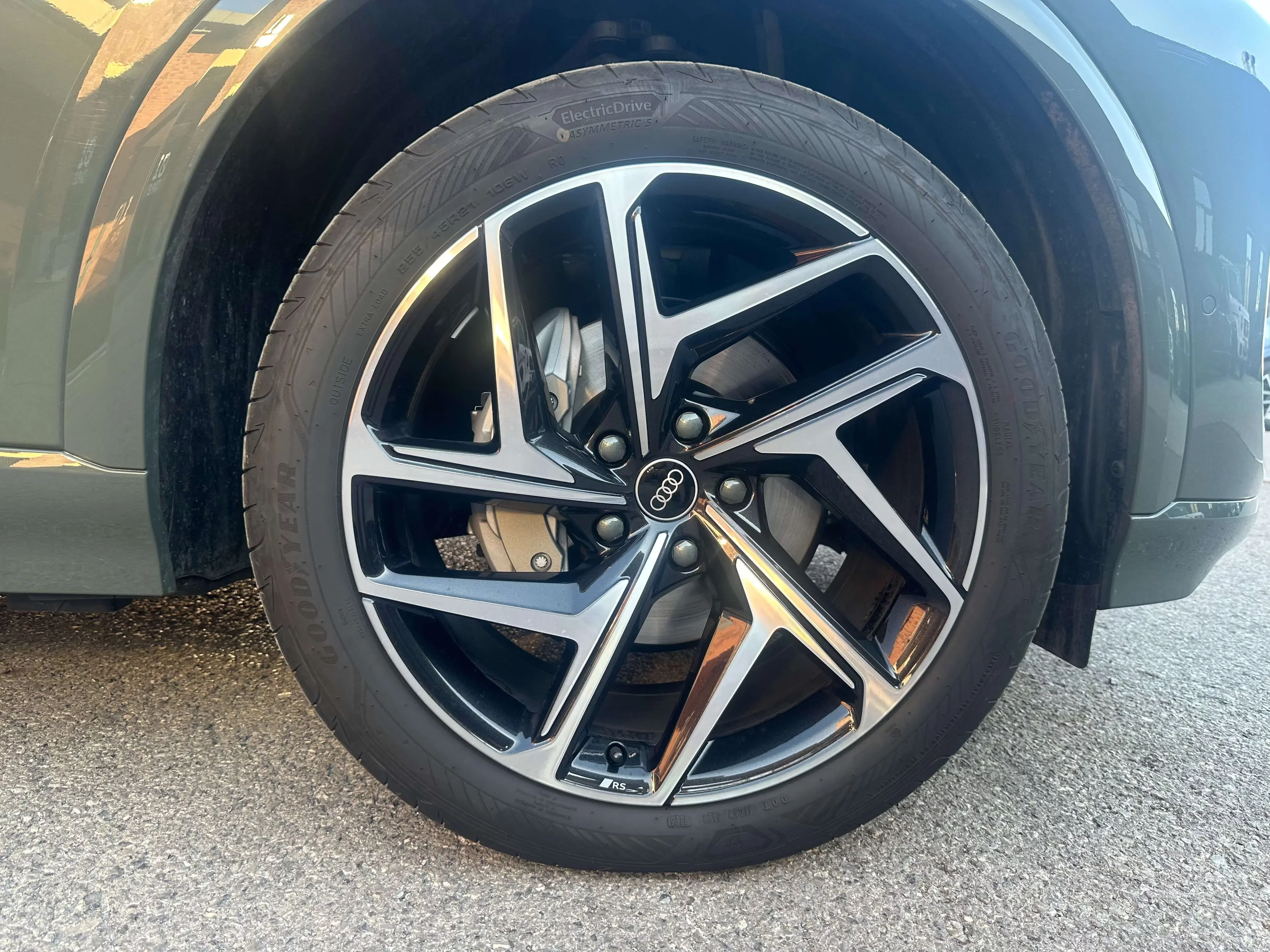 Audi Q6L e-tron