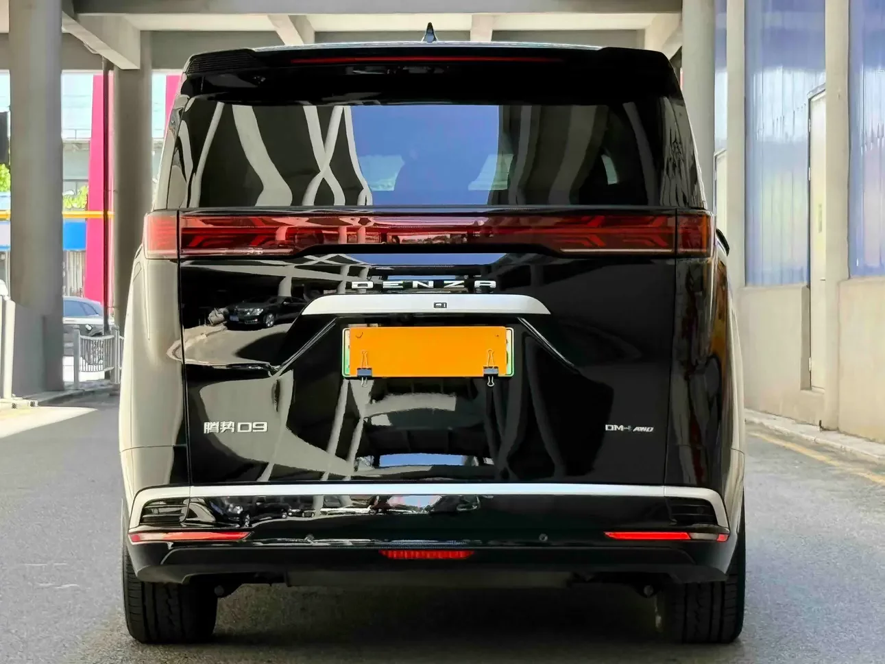 Denza D9 DM