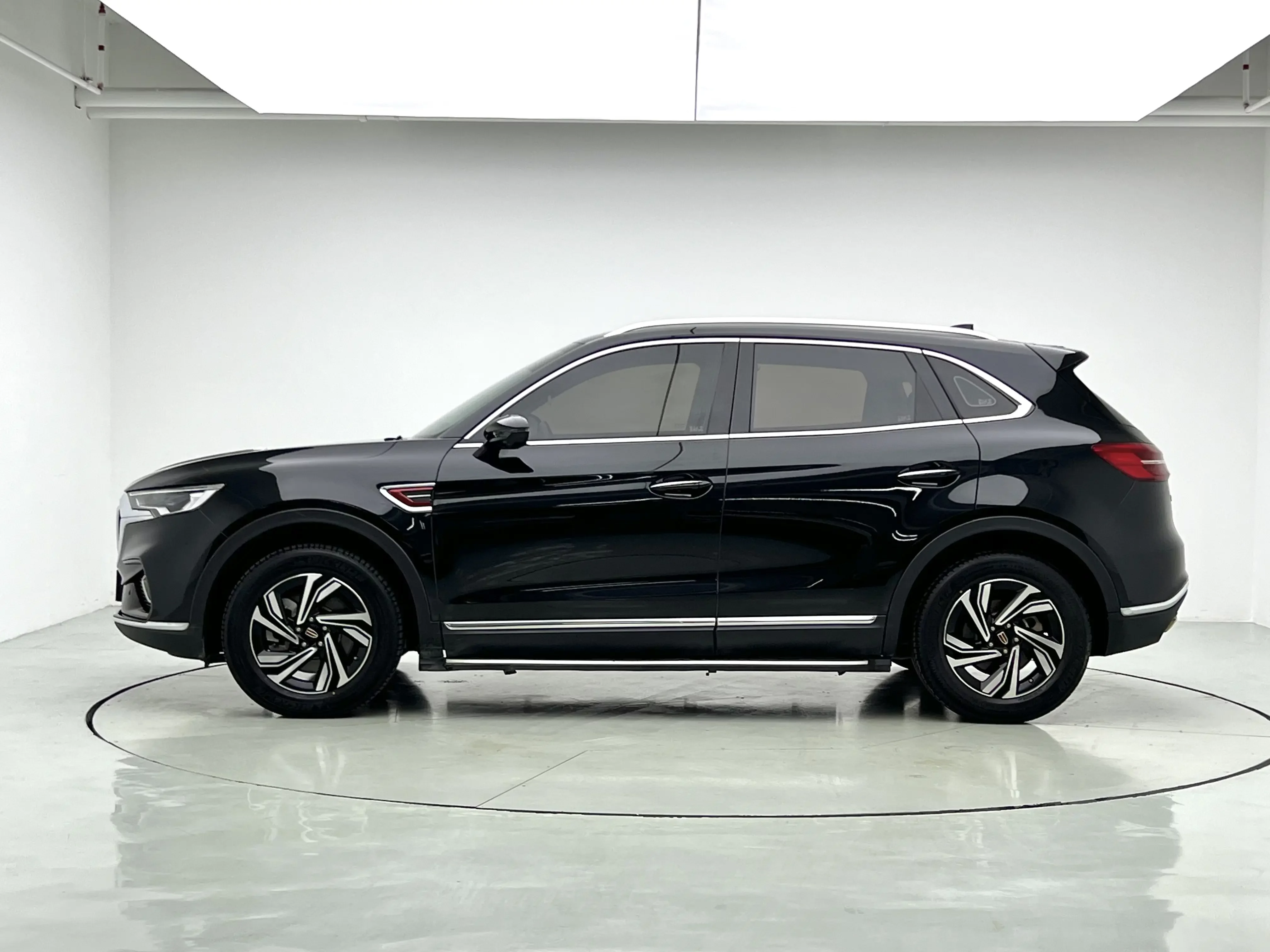 Hongqi HS5