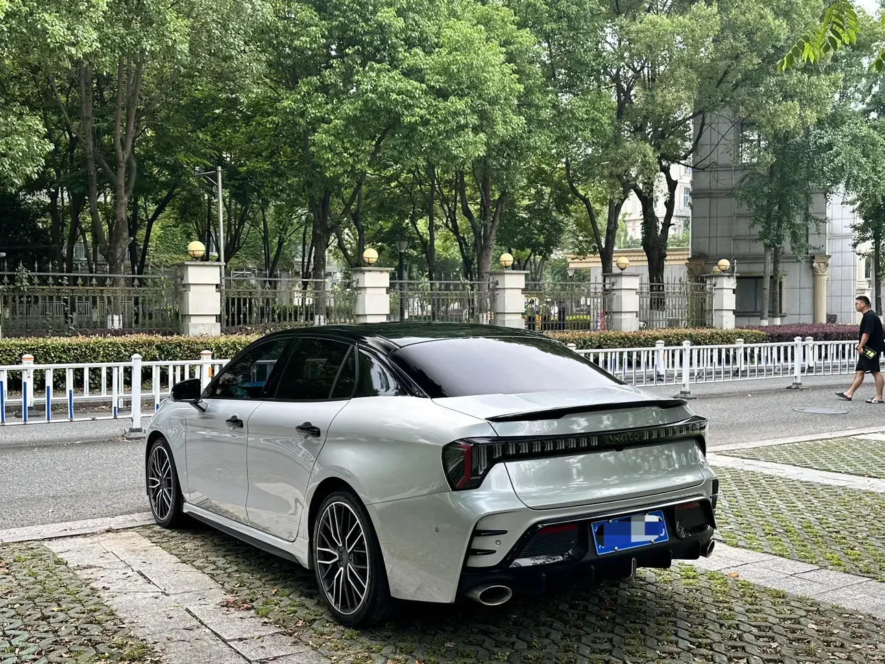 Lynk & Co 03