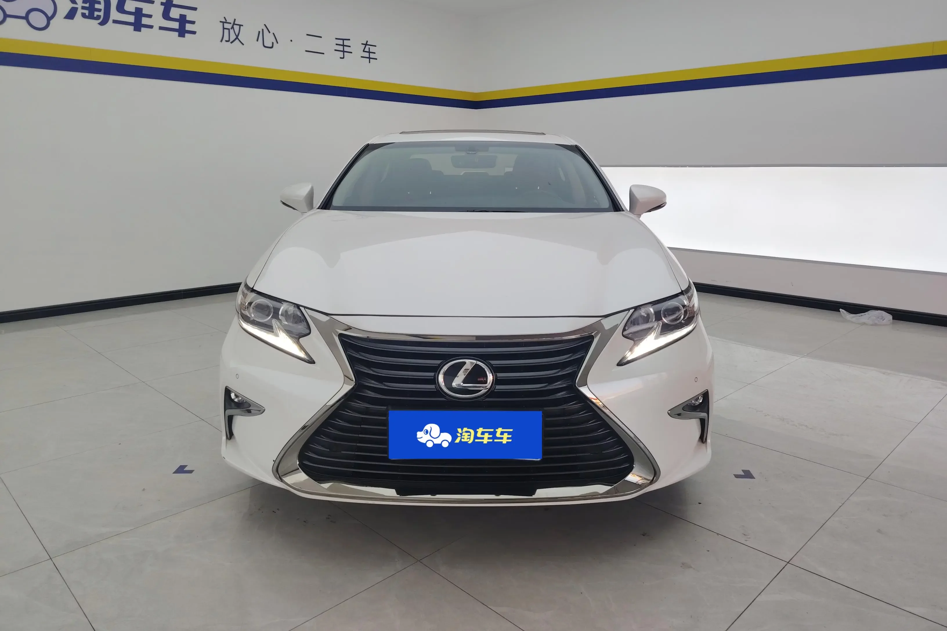 Lexus ES
