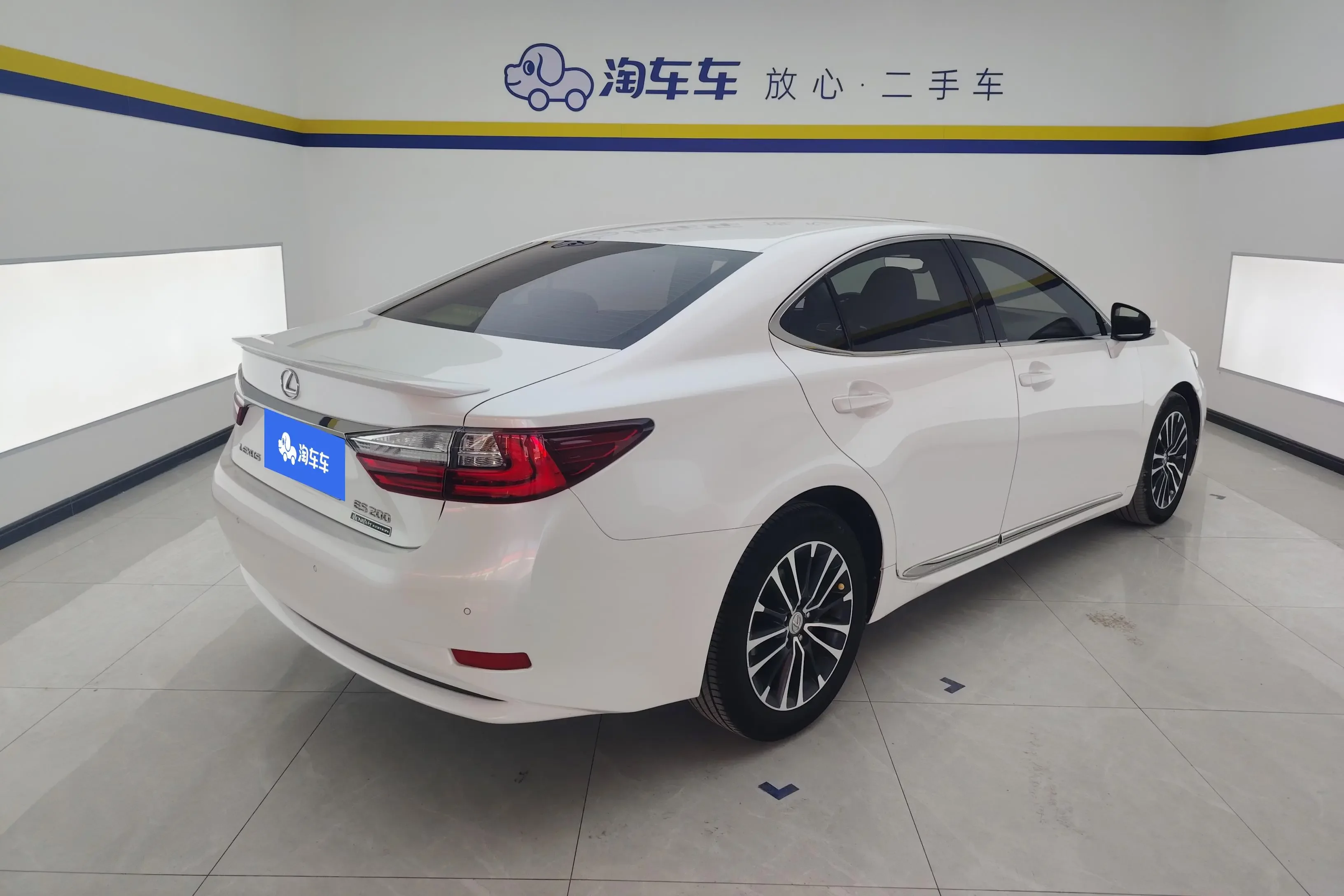 Lexus ES