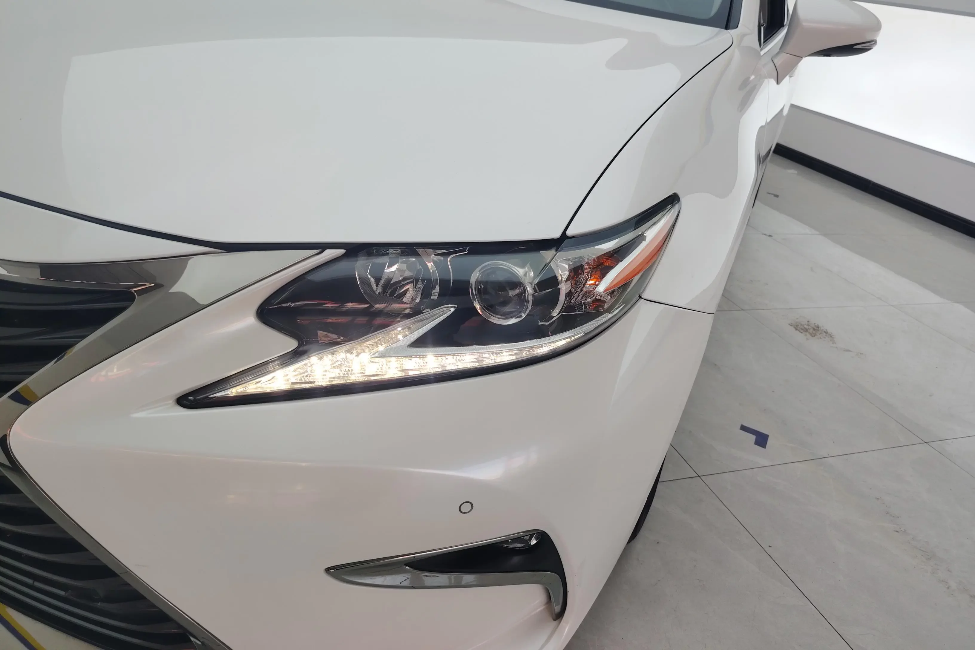 Lexus ES