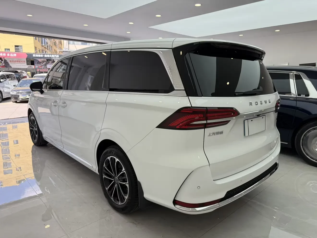 Roewe iMAX8