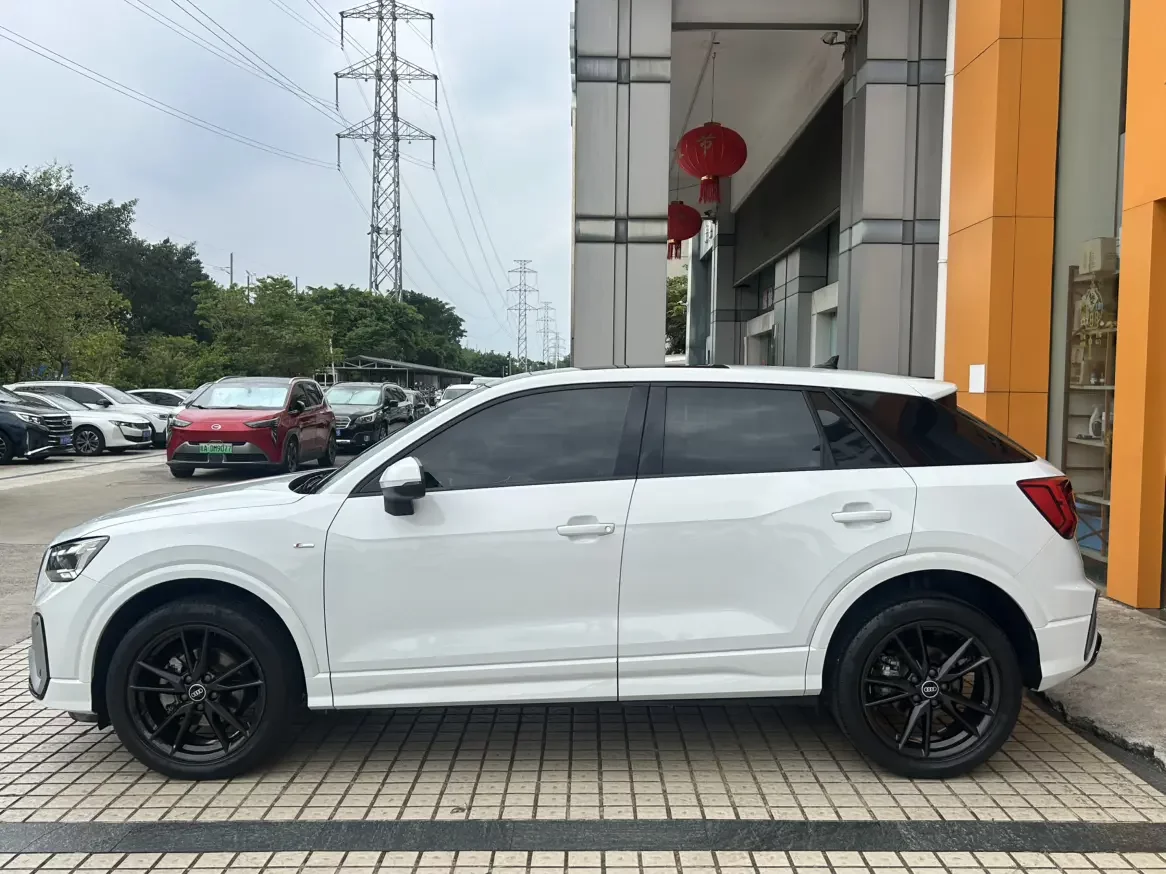 Audi Q2L