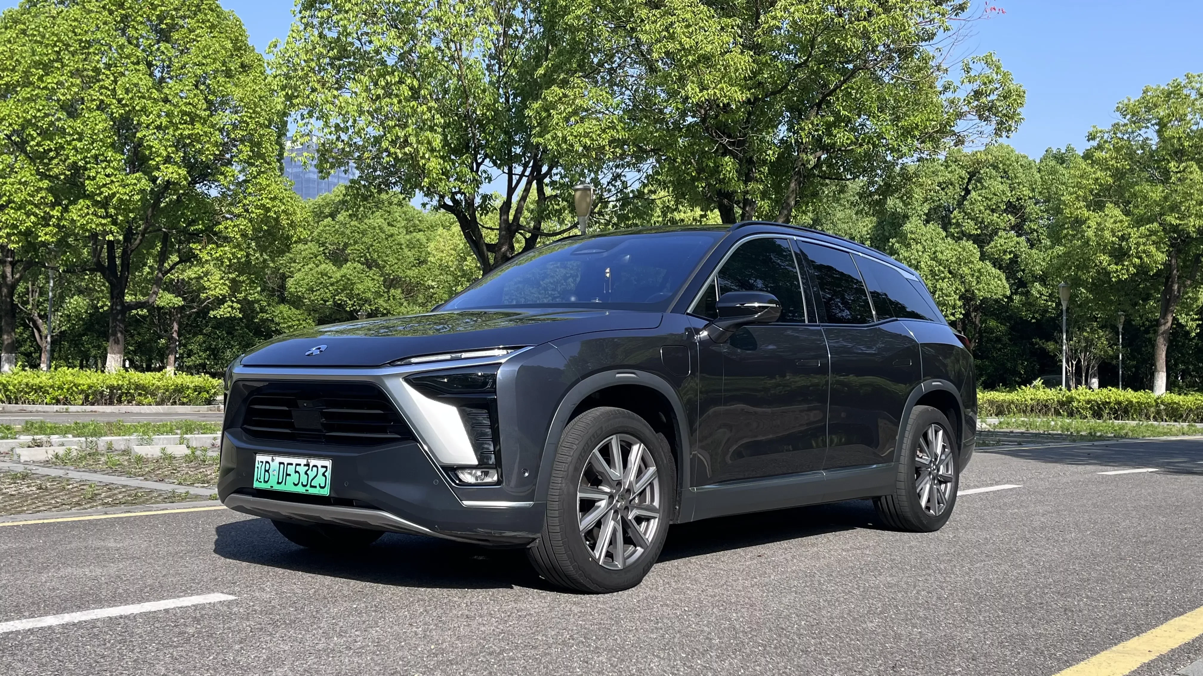 NIO ES8