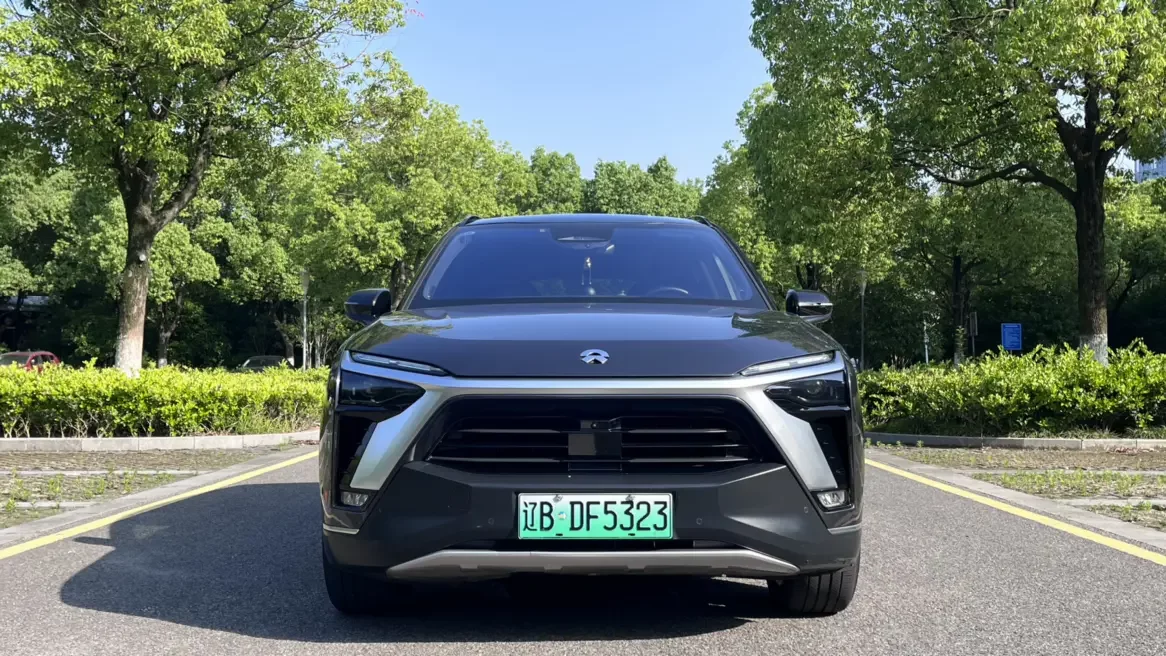 NIO ES8