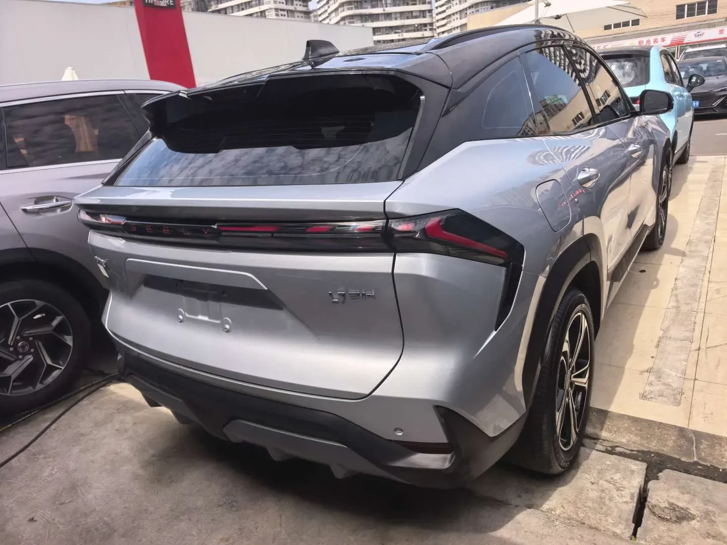 Geely Galaxy L7