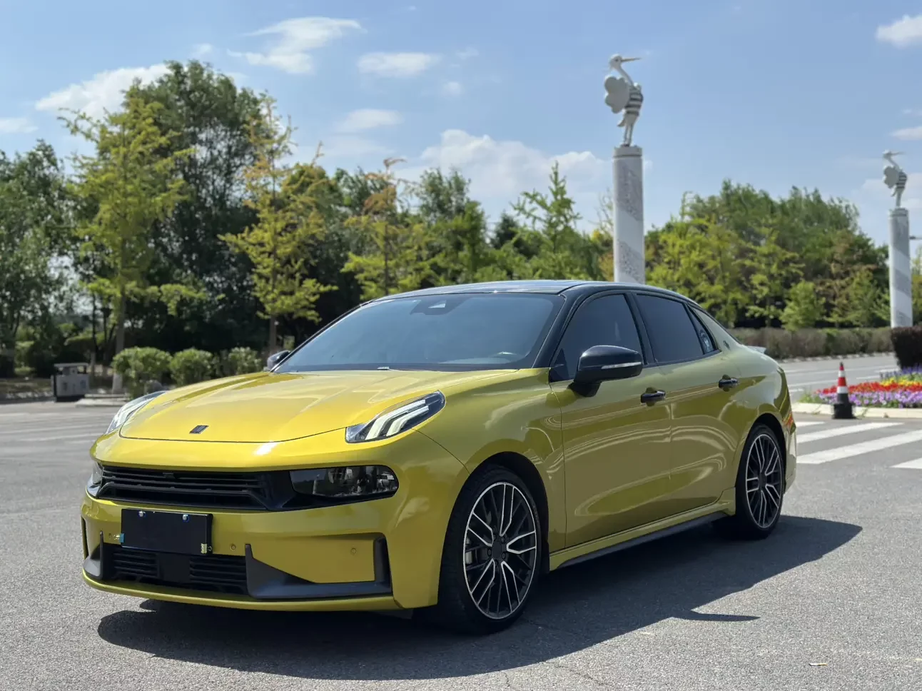 Lynk & Co 03