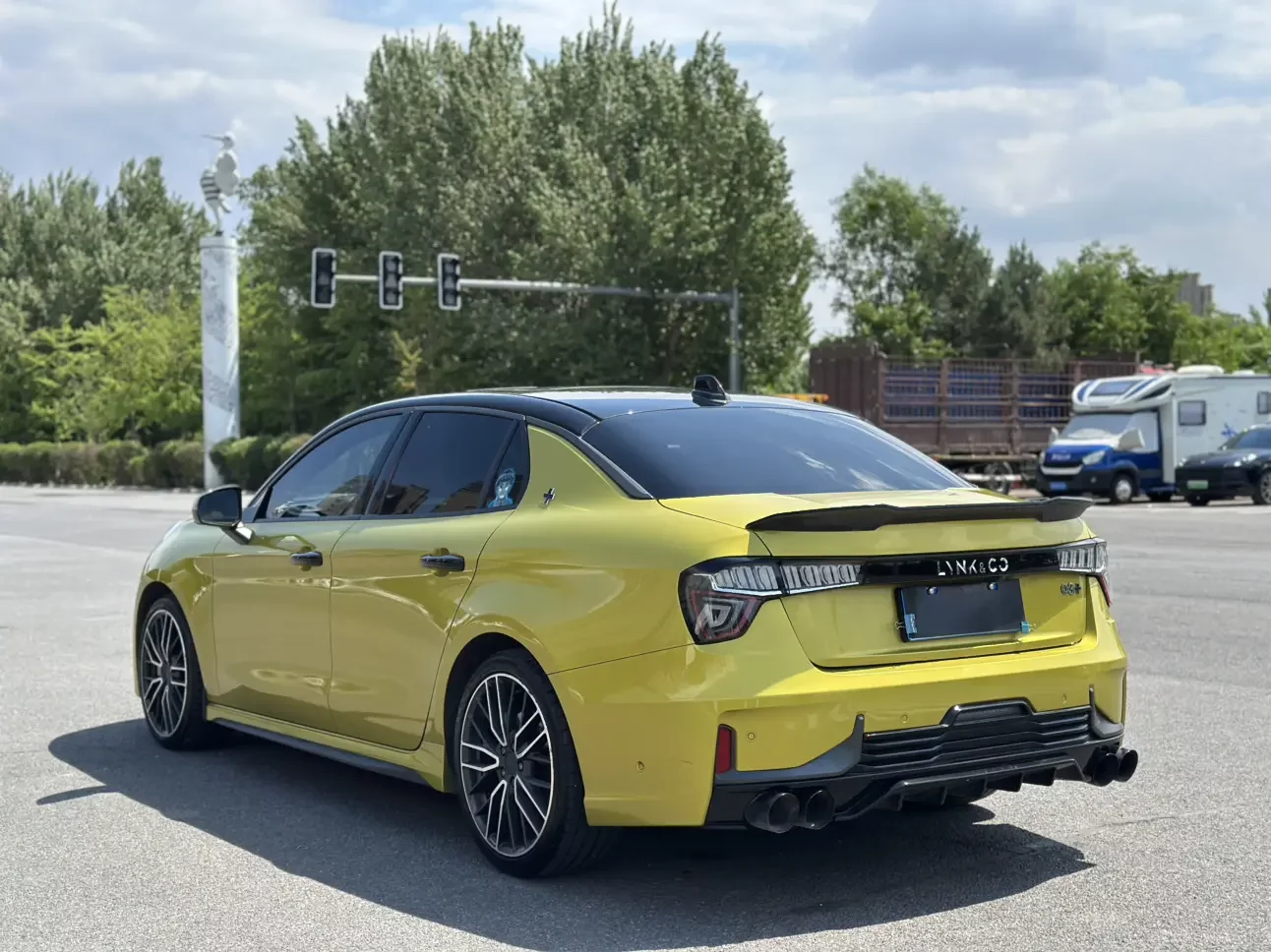 Lynk & Co 03