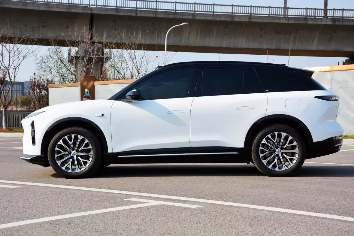 NIO ES6