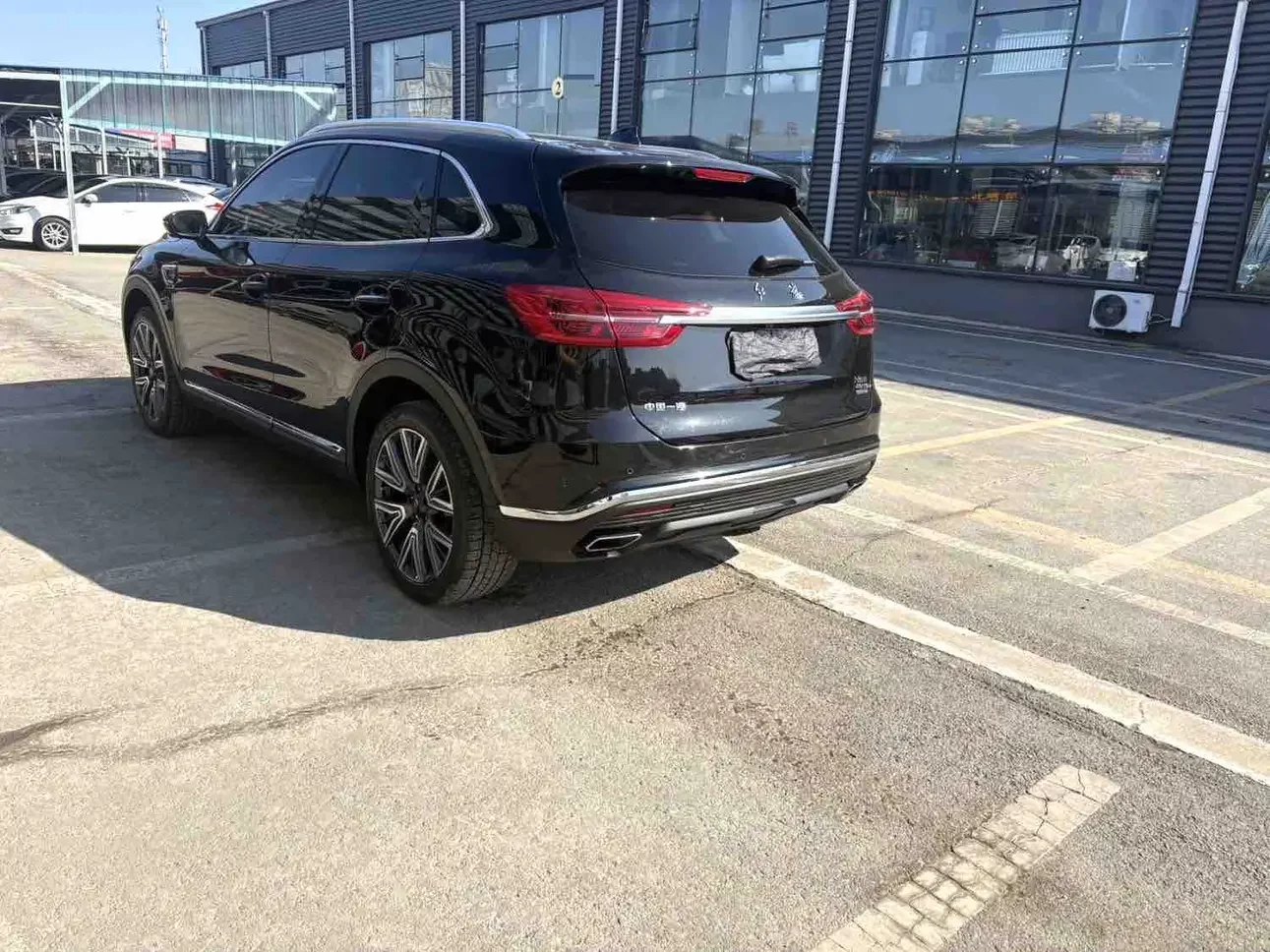 Hongqi HS5