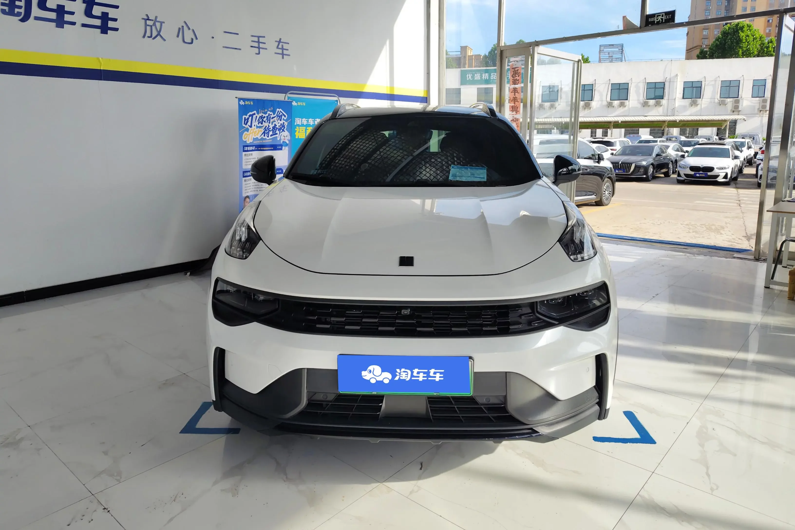 Lynk & Co 01 EM-P
