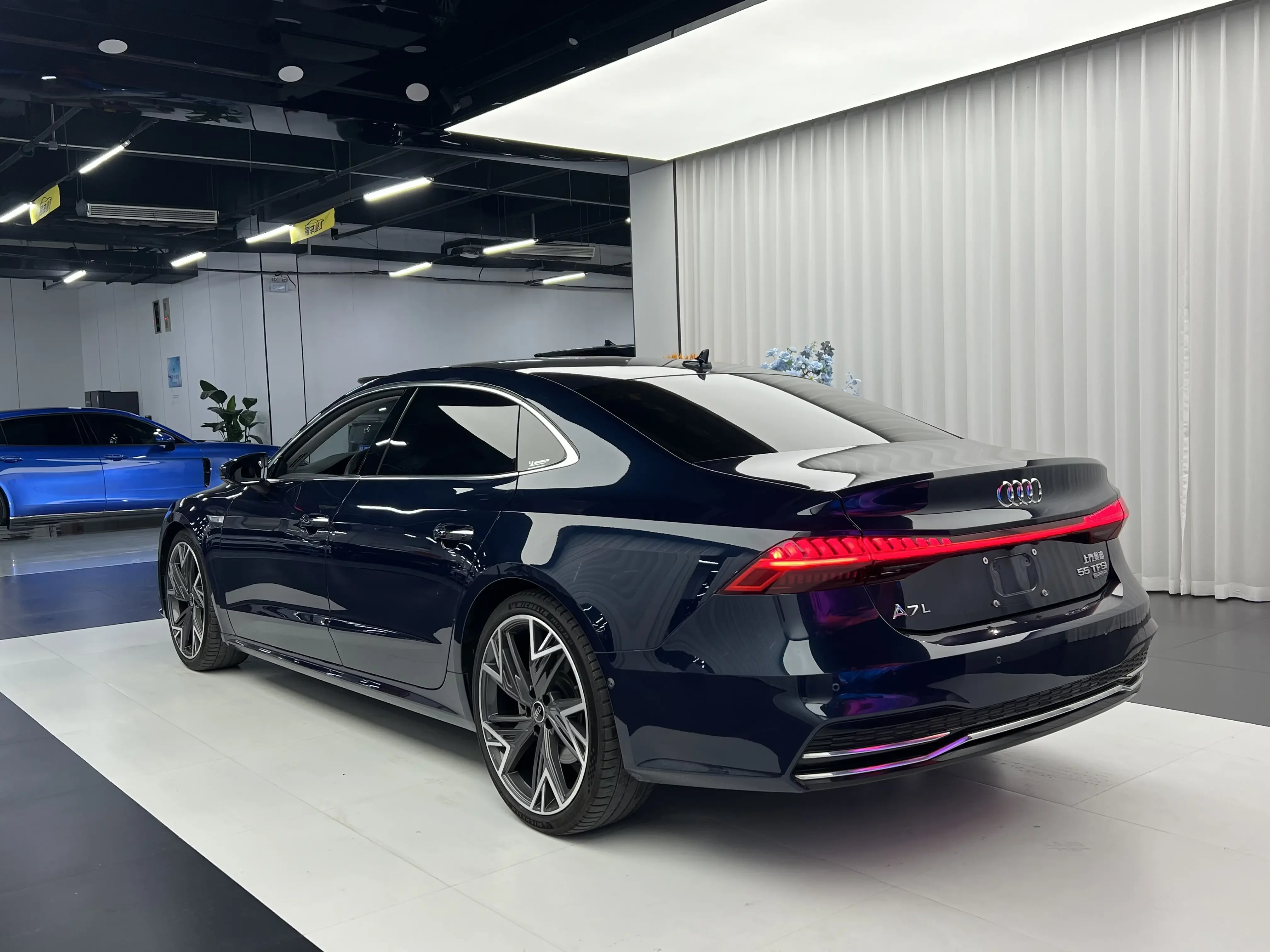Audi A7L