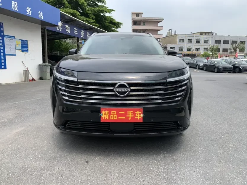 Nissan Explore the land