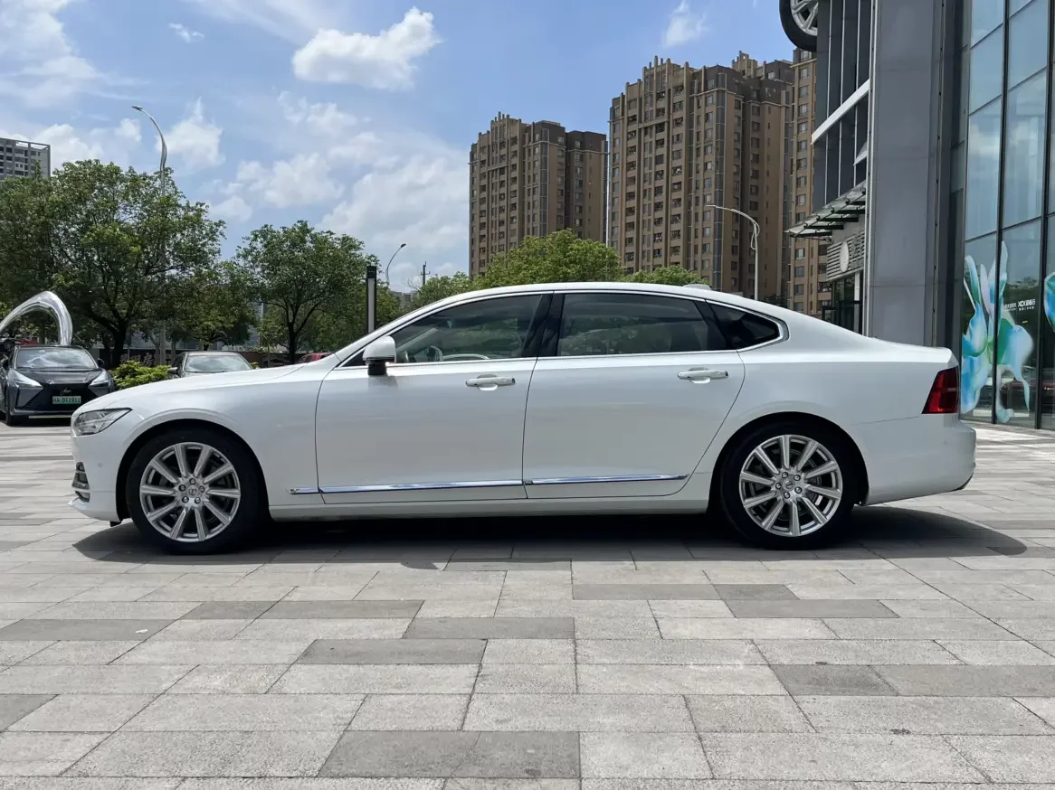 Volvo S90