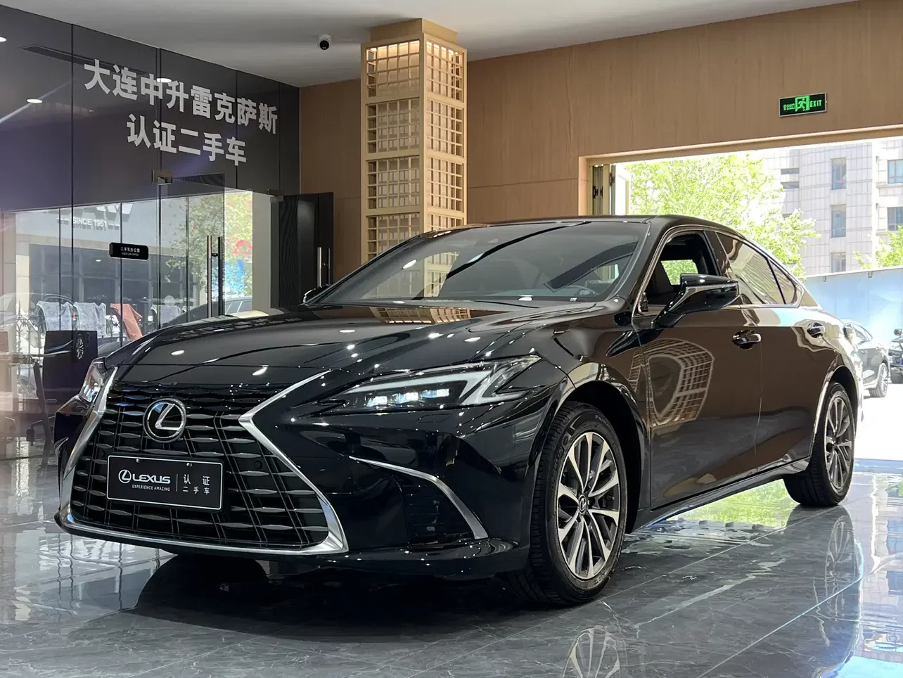 Lexus ES