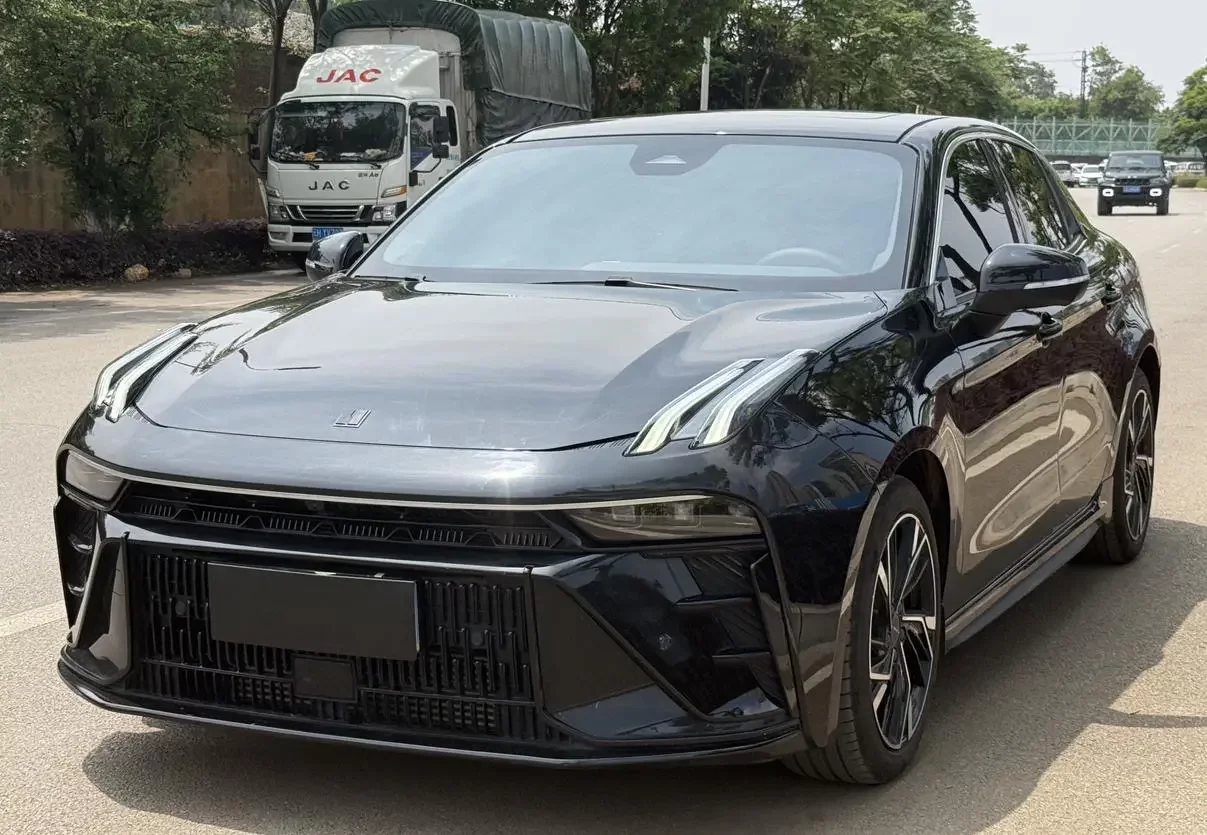 Lynk & Co 03