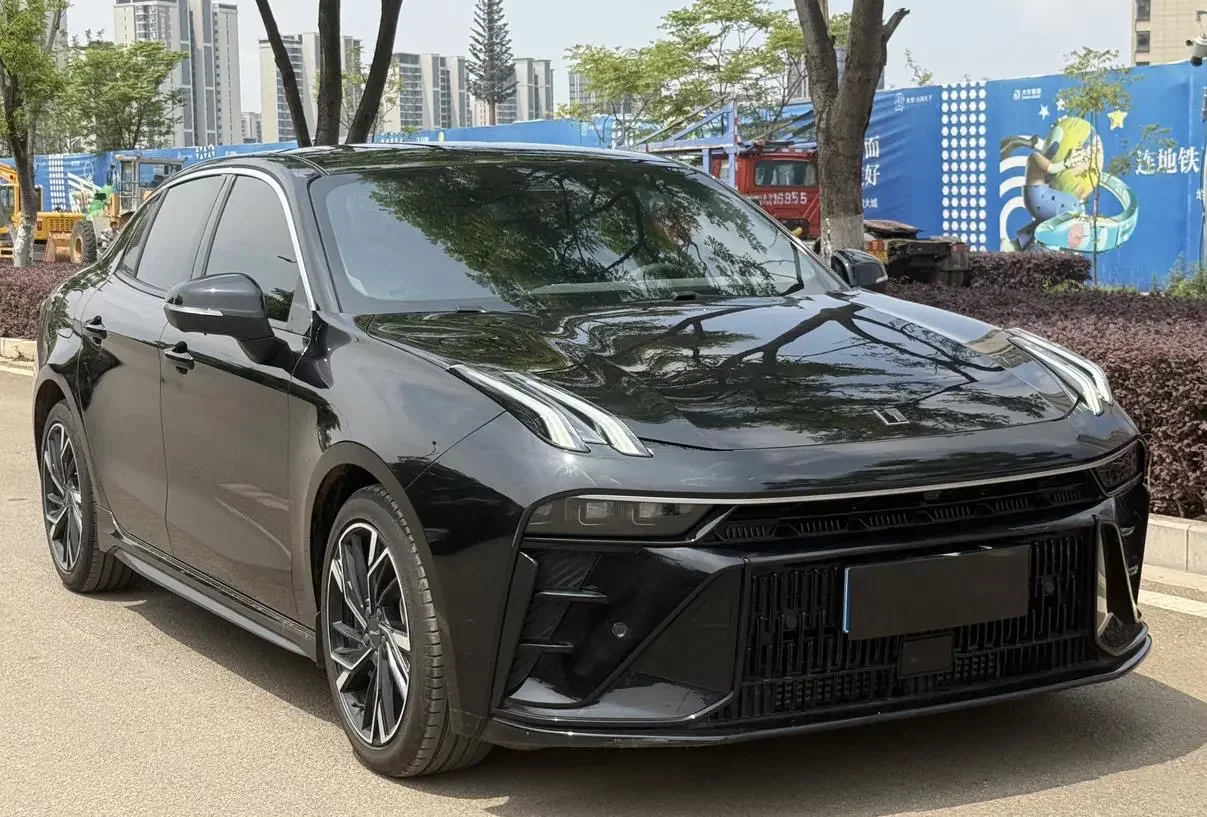 Lynk & Co 03