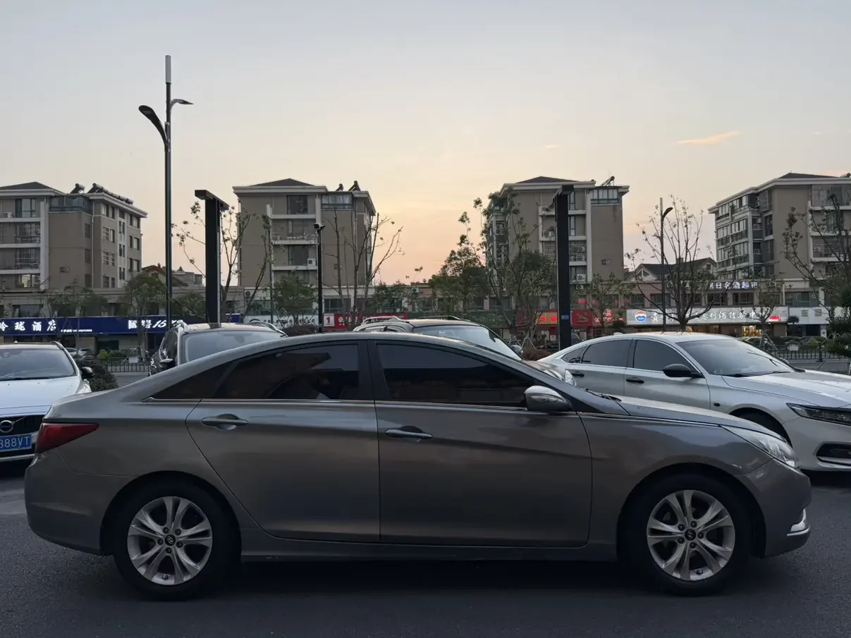 Hyundai sonata eight