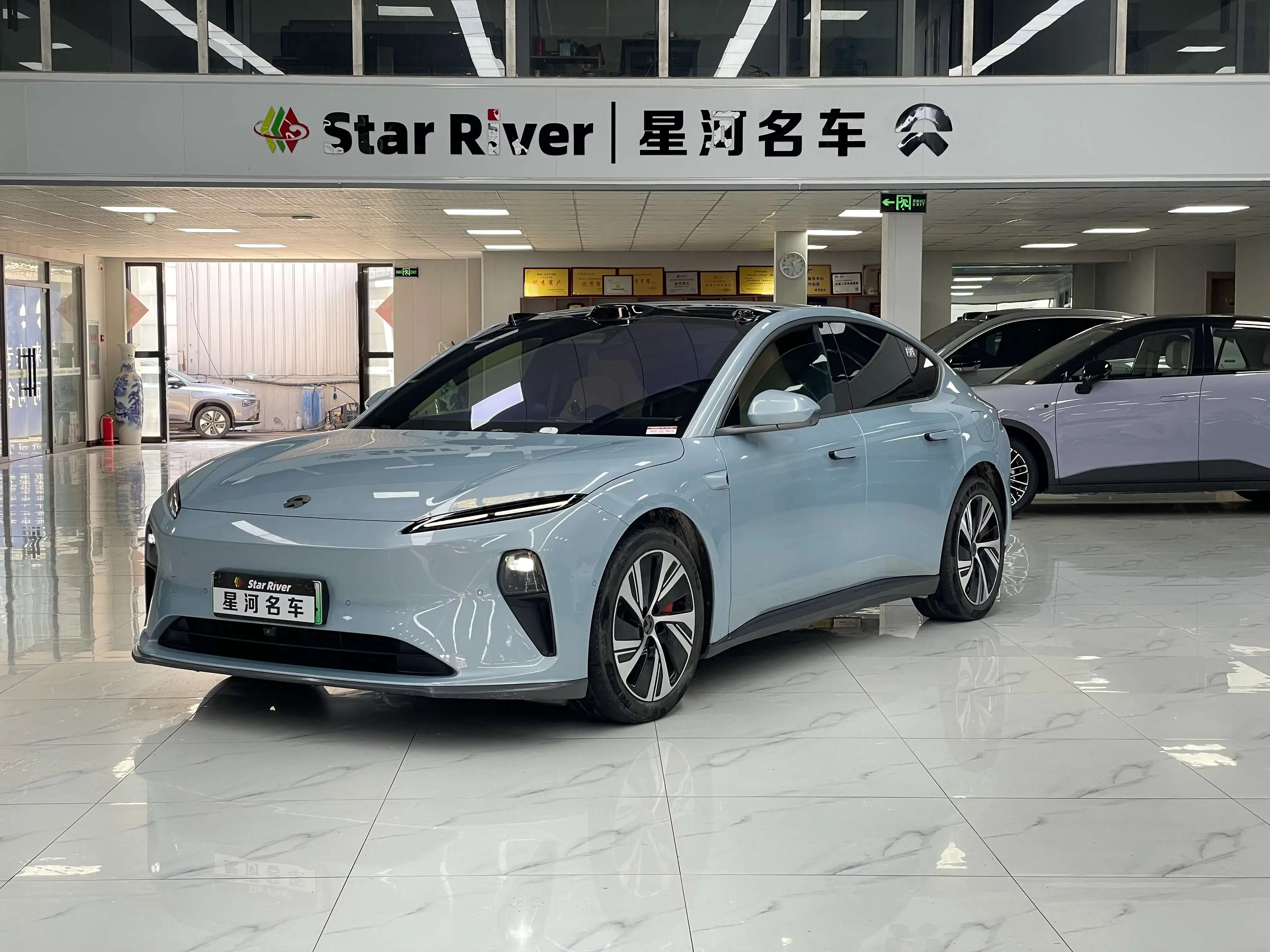 NIO ET5  из Китая