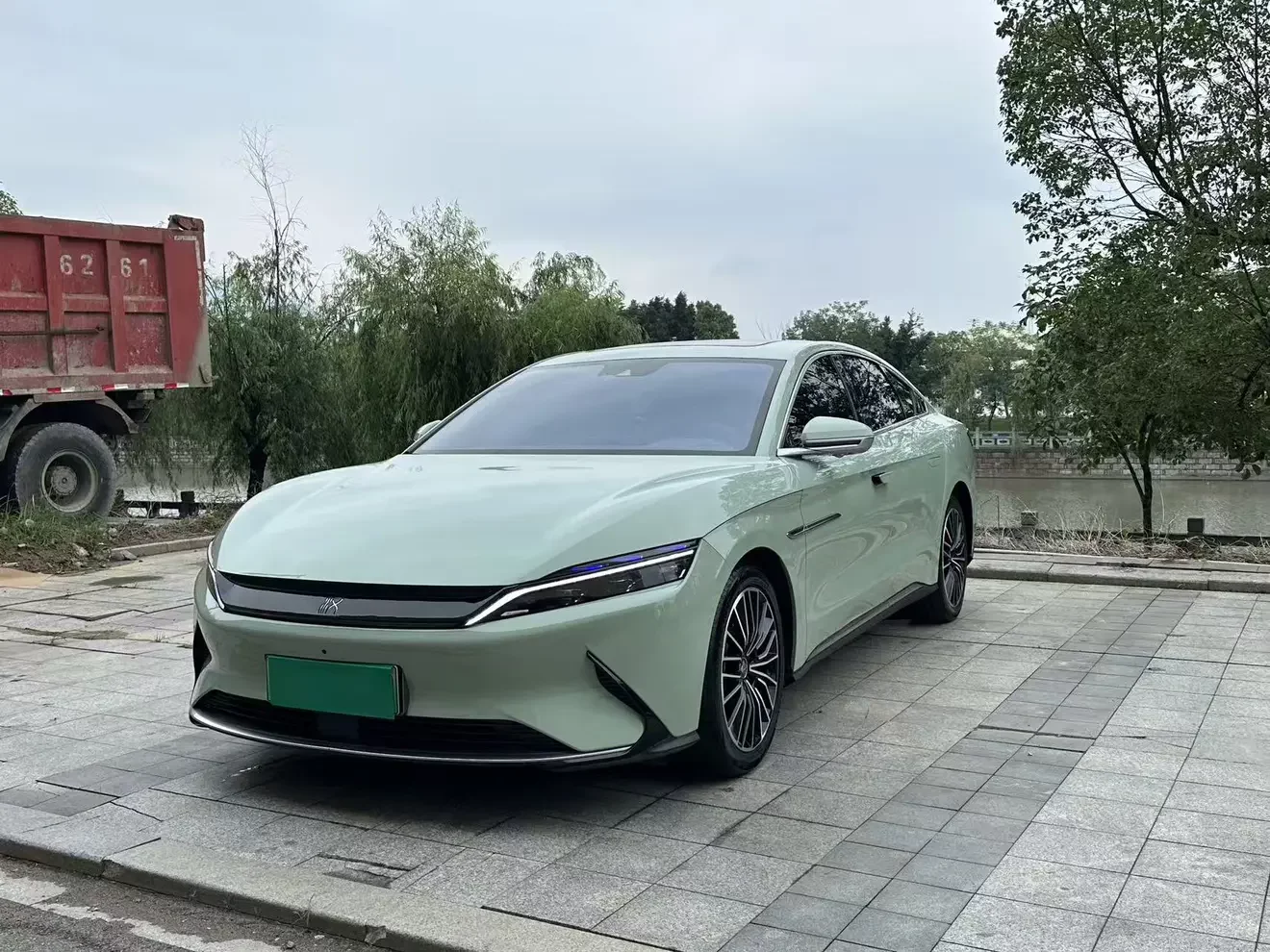 BYD Han EV
