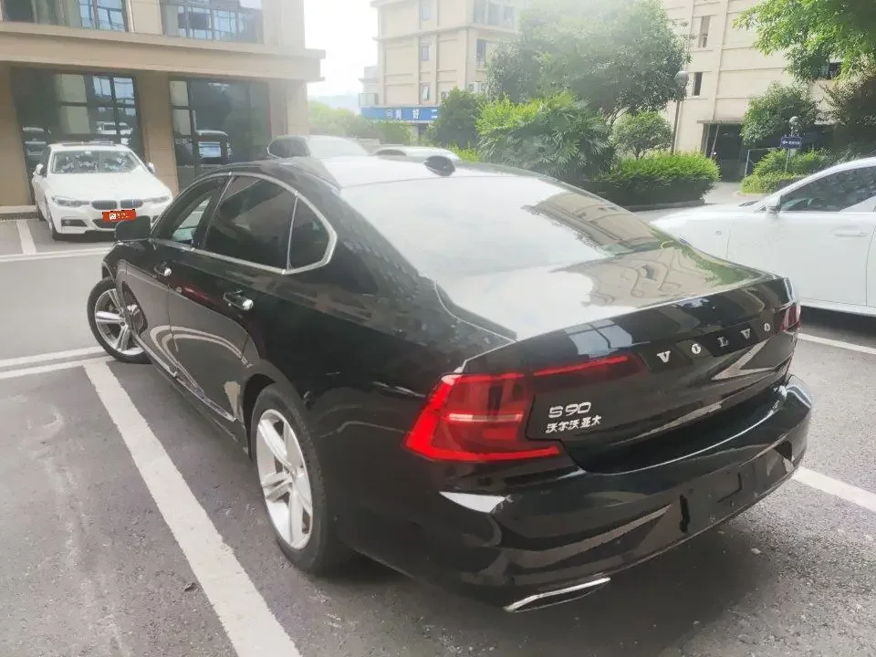 Volvo S90