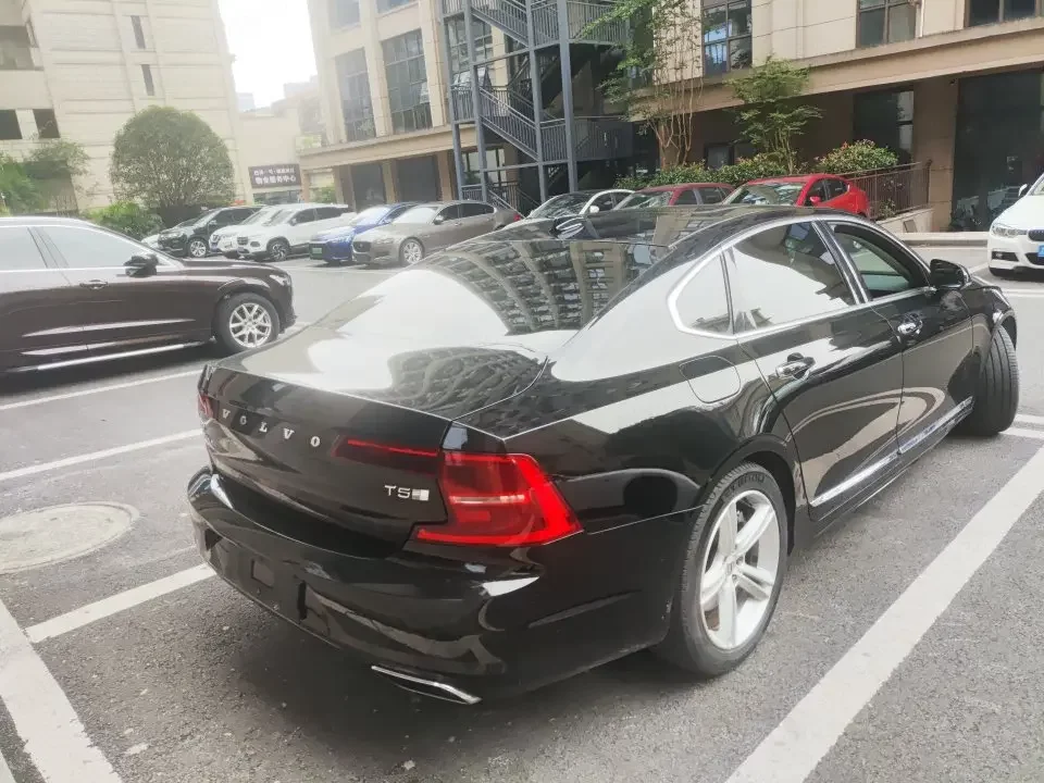 Volvo S90