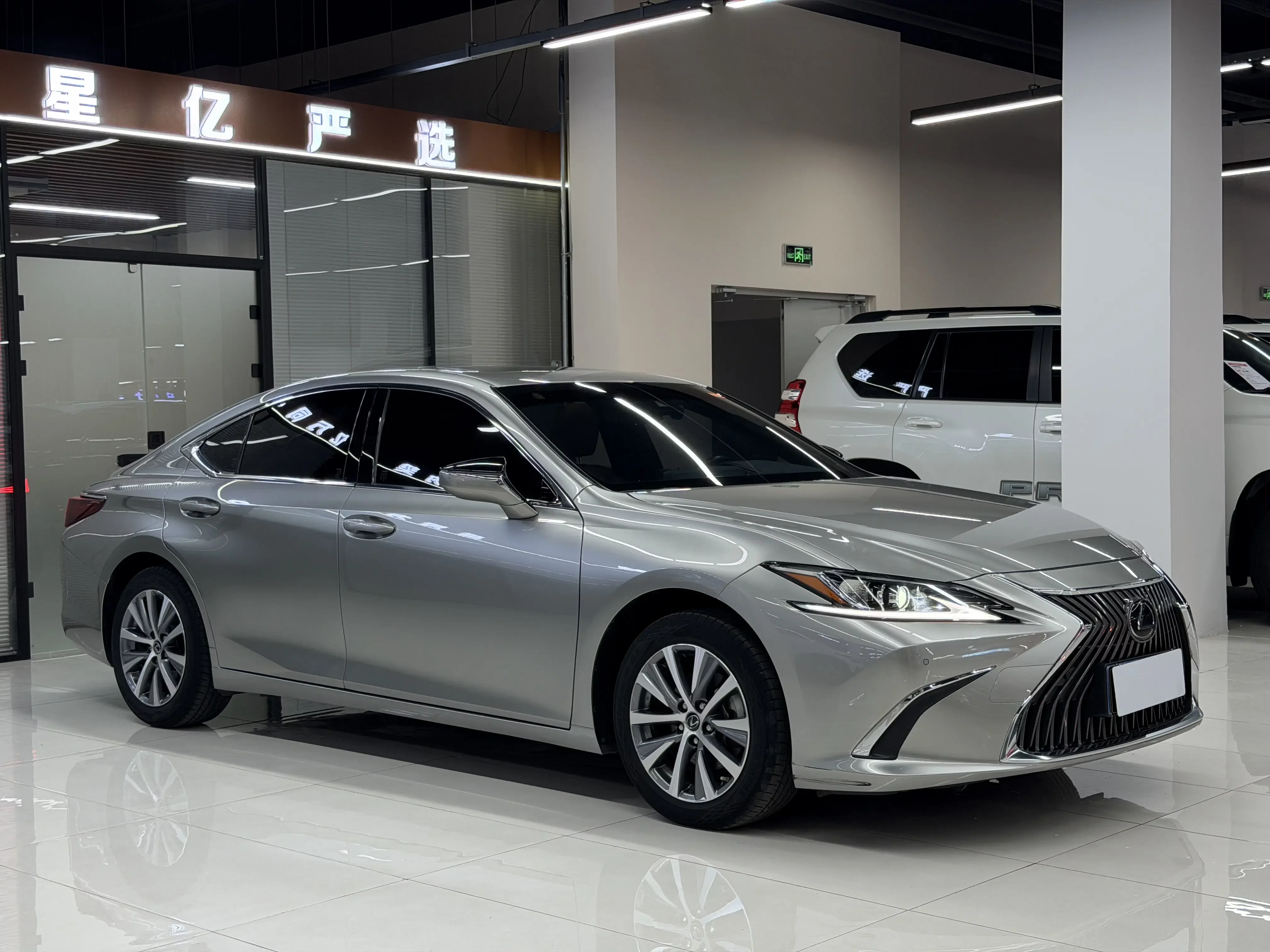 Lexus ES