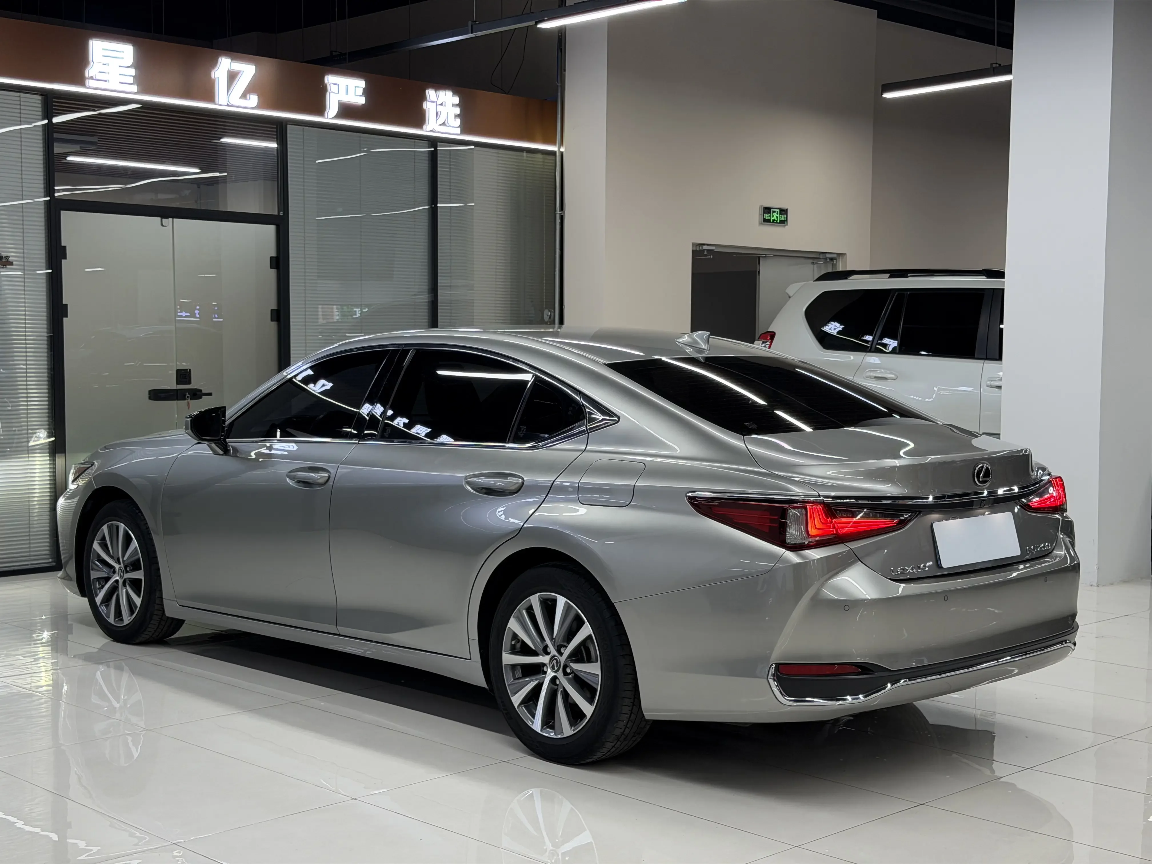 Lexus ES