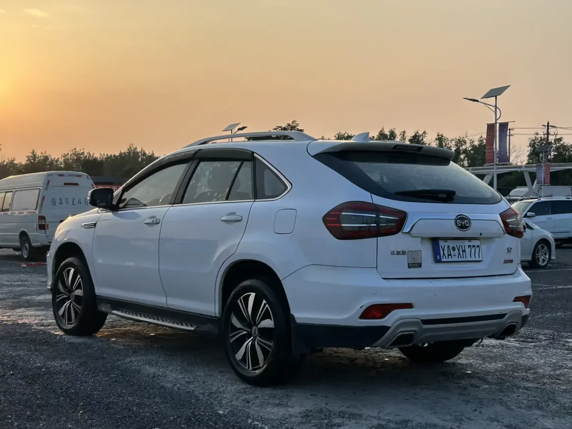 BYD S7