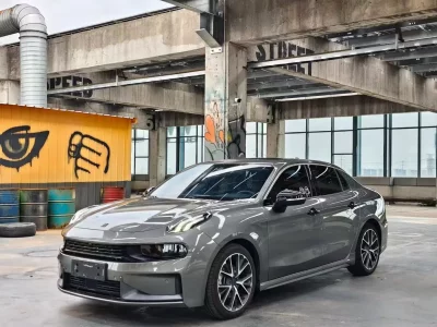 Lynk & Co 03