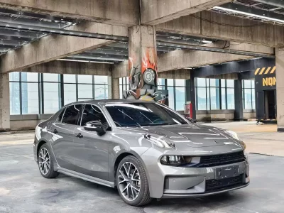Lynk & Co 03