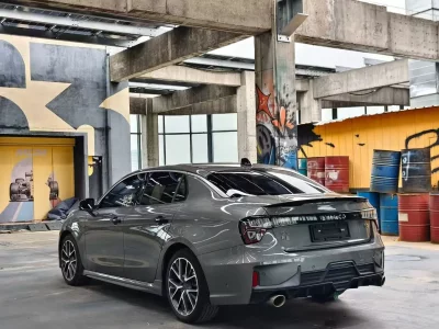 Lynk & Co 03