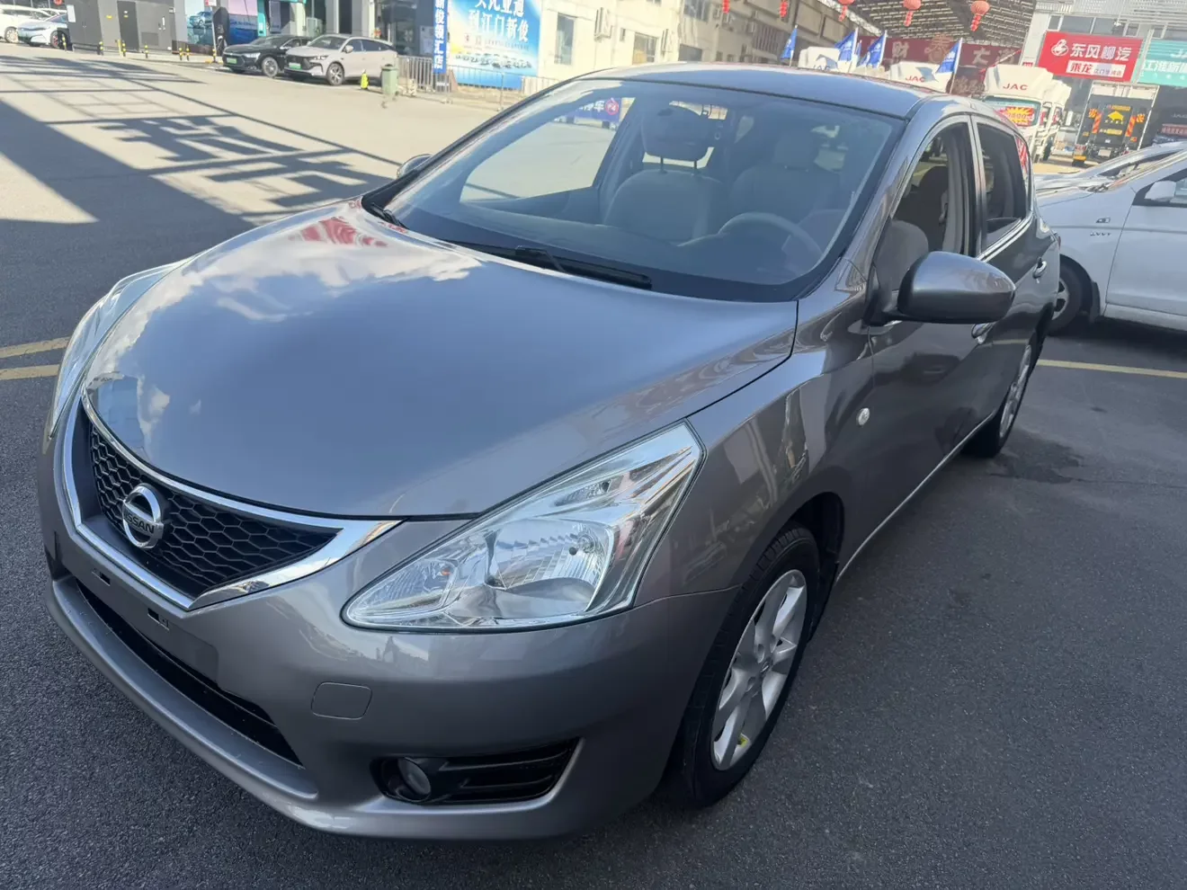 Nissan Tiida