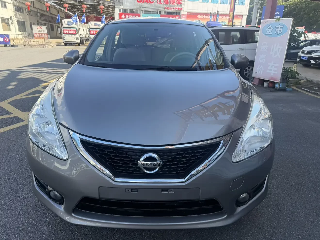 Nissan Tiida