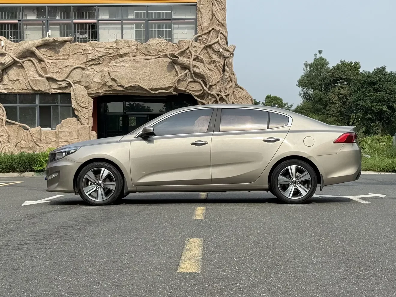 Kia K4