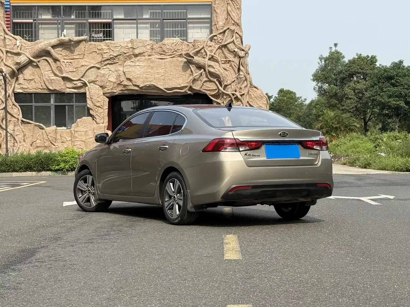 Kia K4