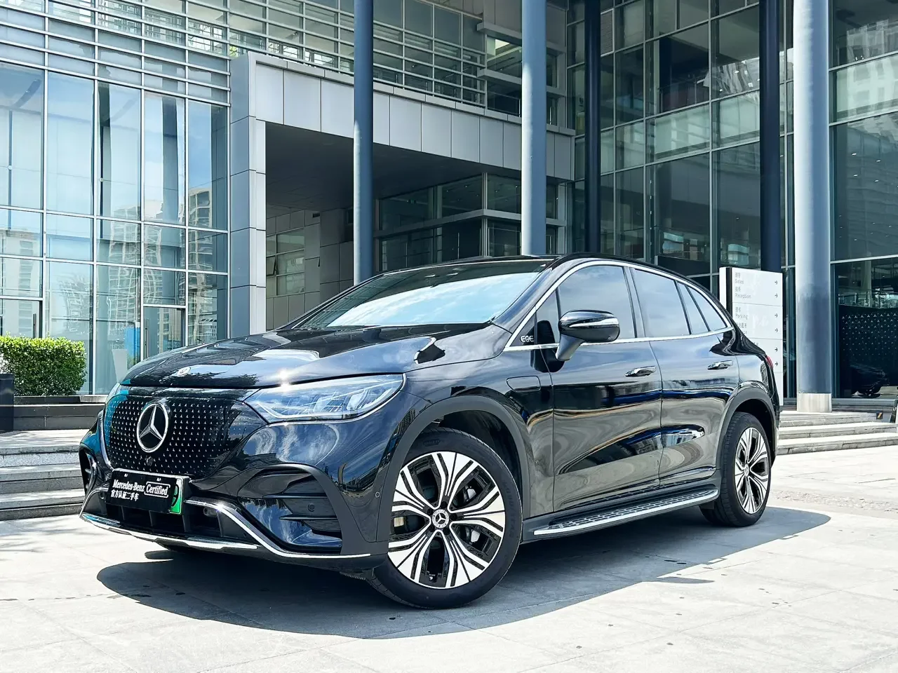 Mercedes-Benz EQE SUV