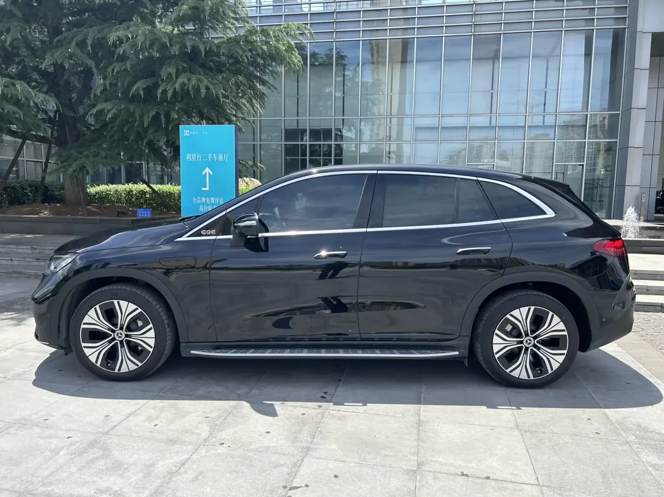 Mercedes-Benz EQE SUV
