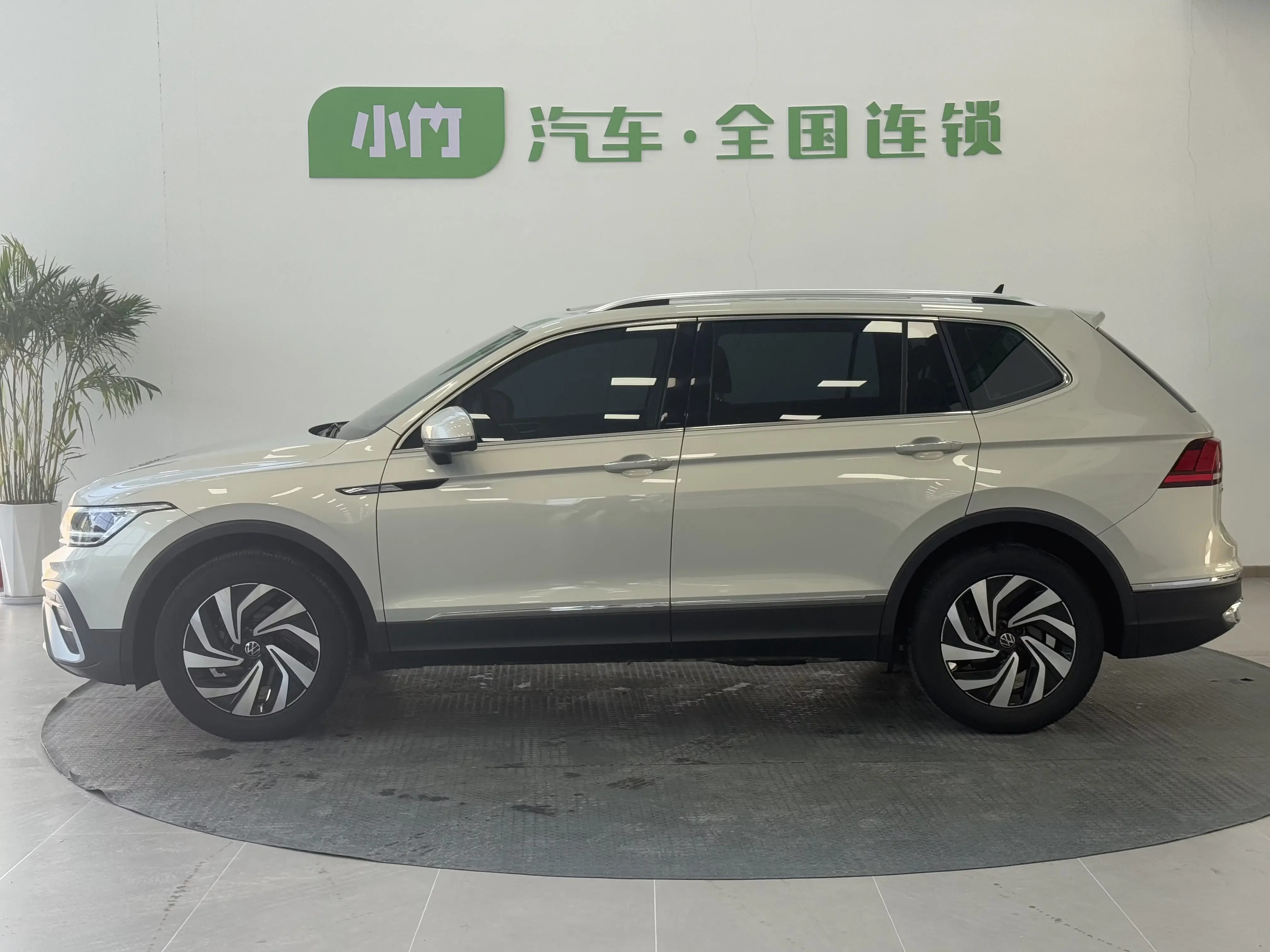 Volkswagen Tiguan L