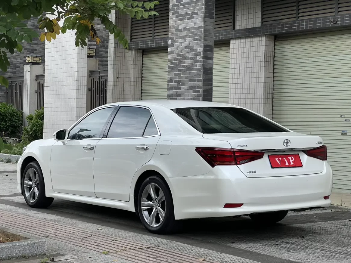 Toyota crown